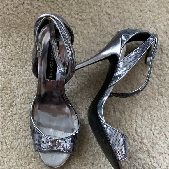 Steve Madden Luxe “L-Crime” Pewter Sequin Heels - Picture 2 of 5